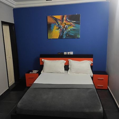 Royal Blue Guest House & Bar Ломе Экстерьер фото