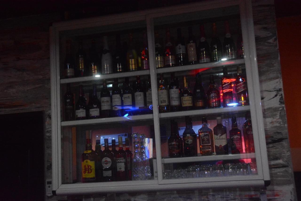 Royal Blue Guest House & Bar Ломе Экстерьер фото