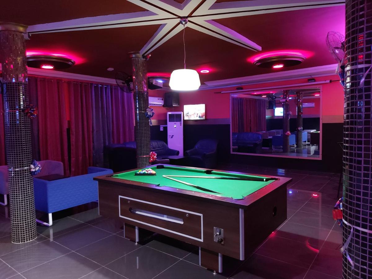 Royal Blue Guest House & Bar Ломе Экстерьер фото