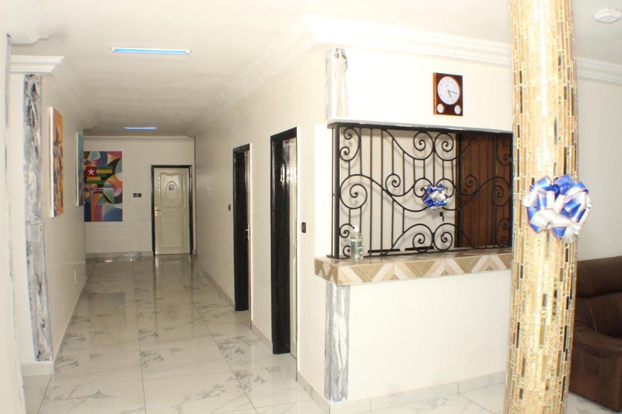 Royal Blue Guest House & Bar Ломе Экстерьер фото