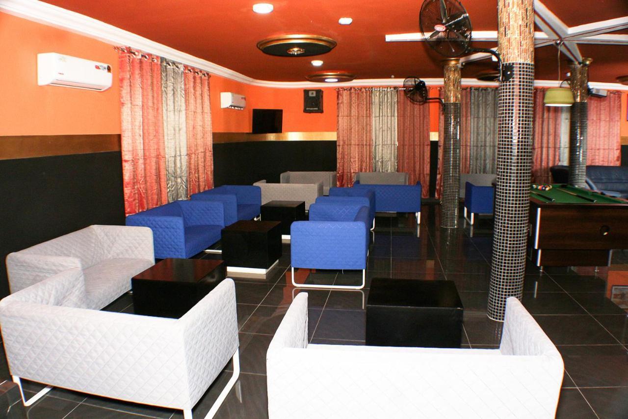 Royal Blue Guest House & Bar Ломе Экстерьер фото