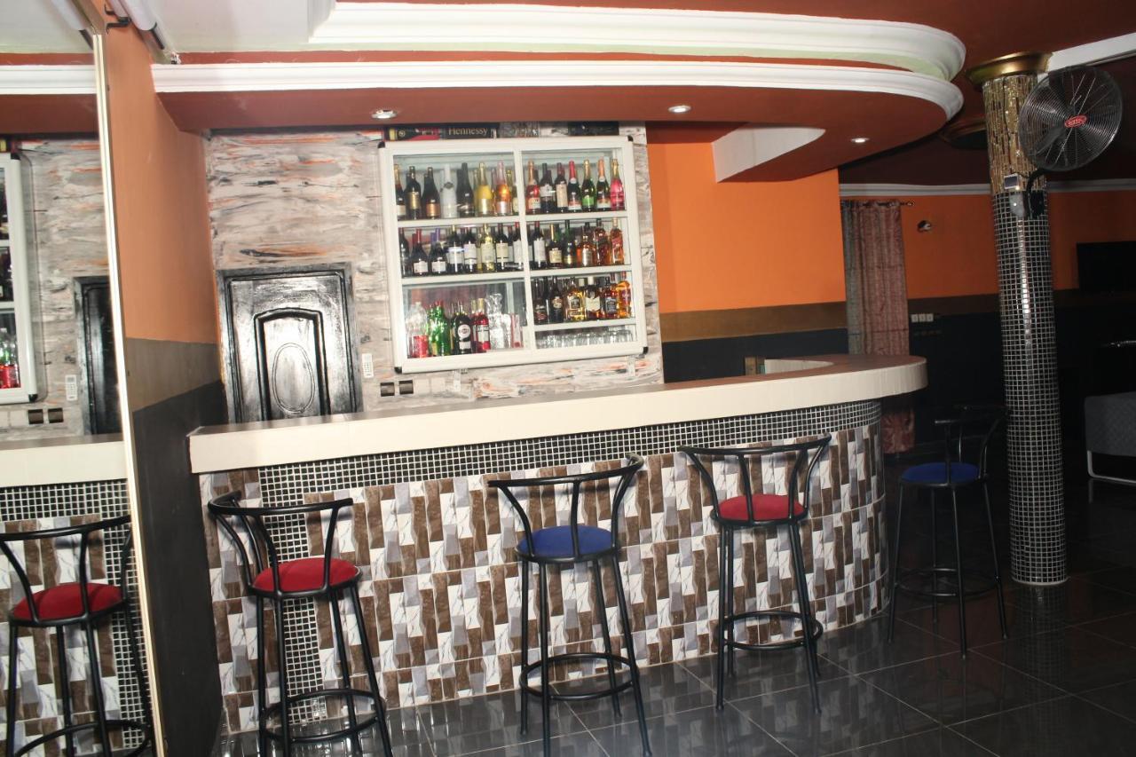 Royal Blue Guest House & Bar Ломе Экстерьер фото