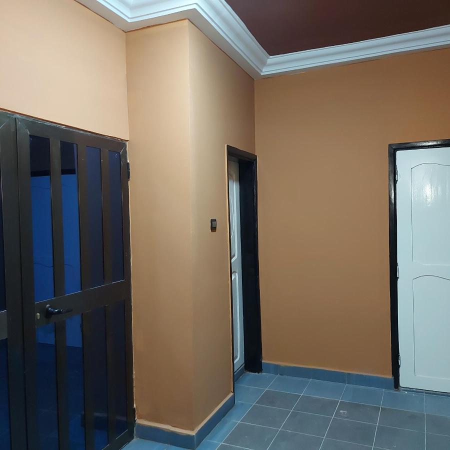 Royal Blue Guest House & Bar Ломе Экстерьер фото