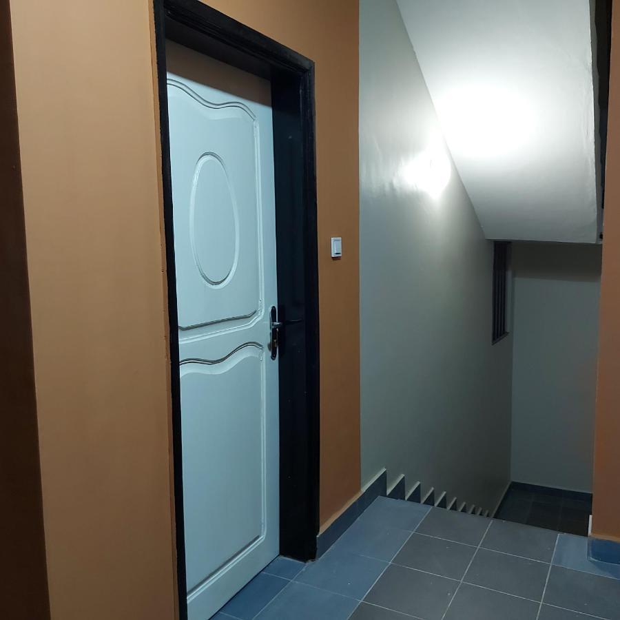 Royal Blue Guest House & Bar Ломе Экстерьер фото