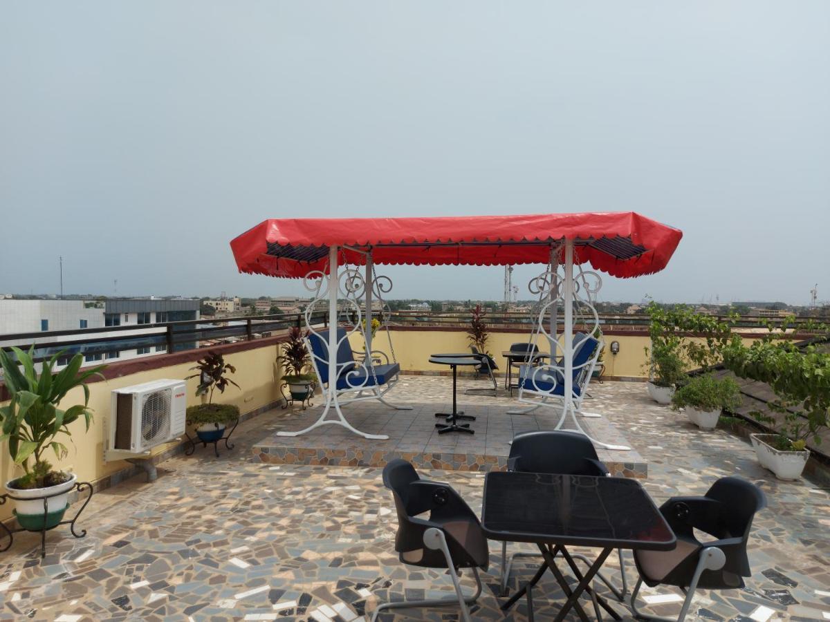 Royal Blue Guest House & Bar Ломе Экстерьер фото