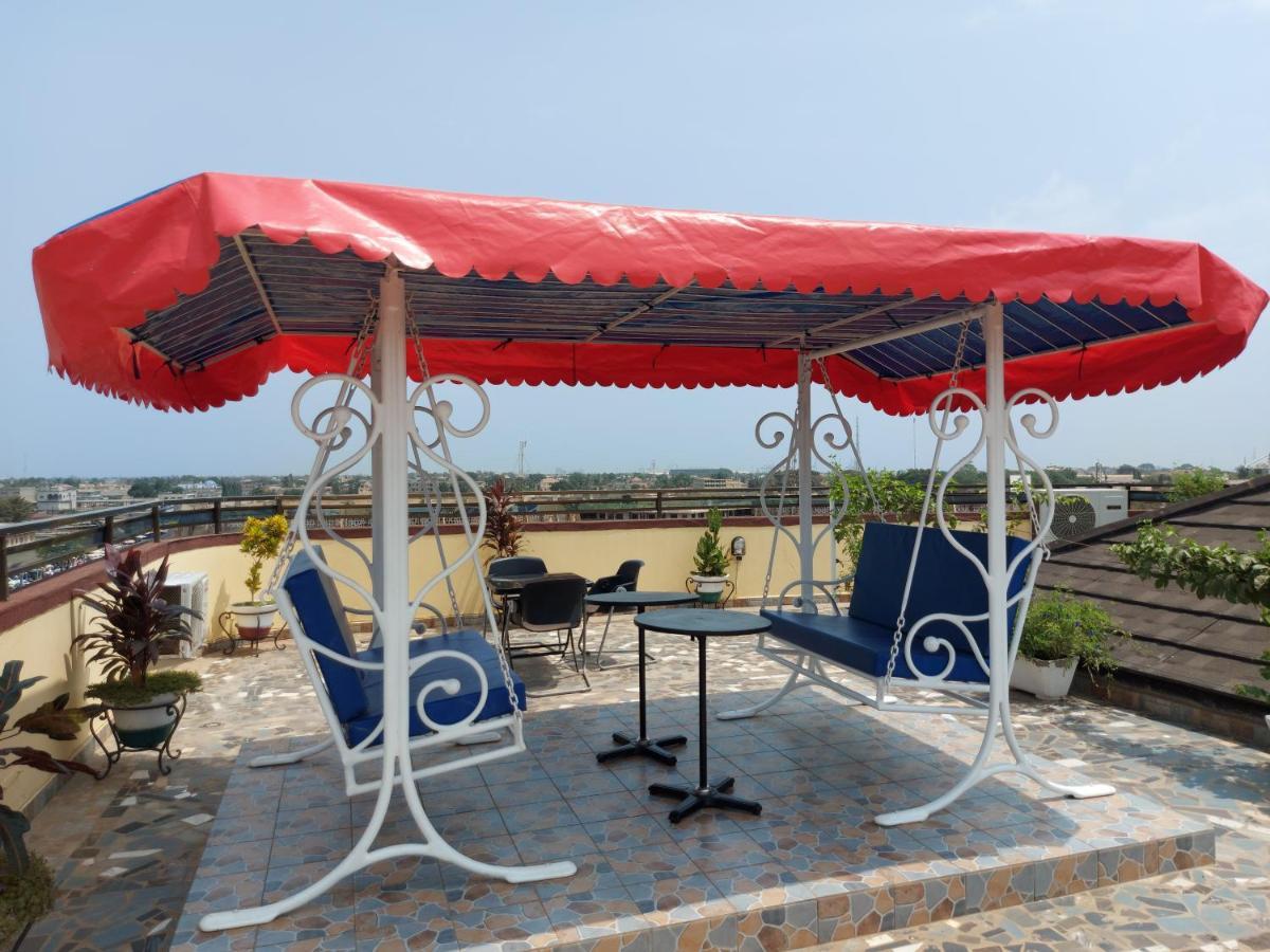 Royal Blue Guest House & Bar Ломе Экстерьер фото