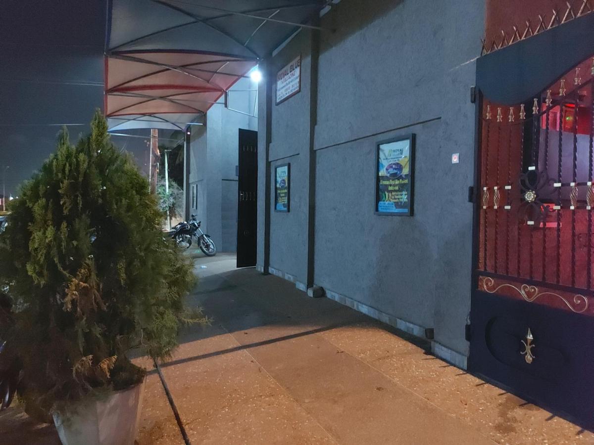 Royal Blue Guest House & Bar Ломе Экстерьер фото