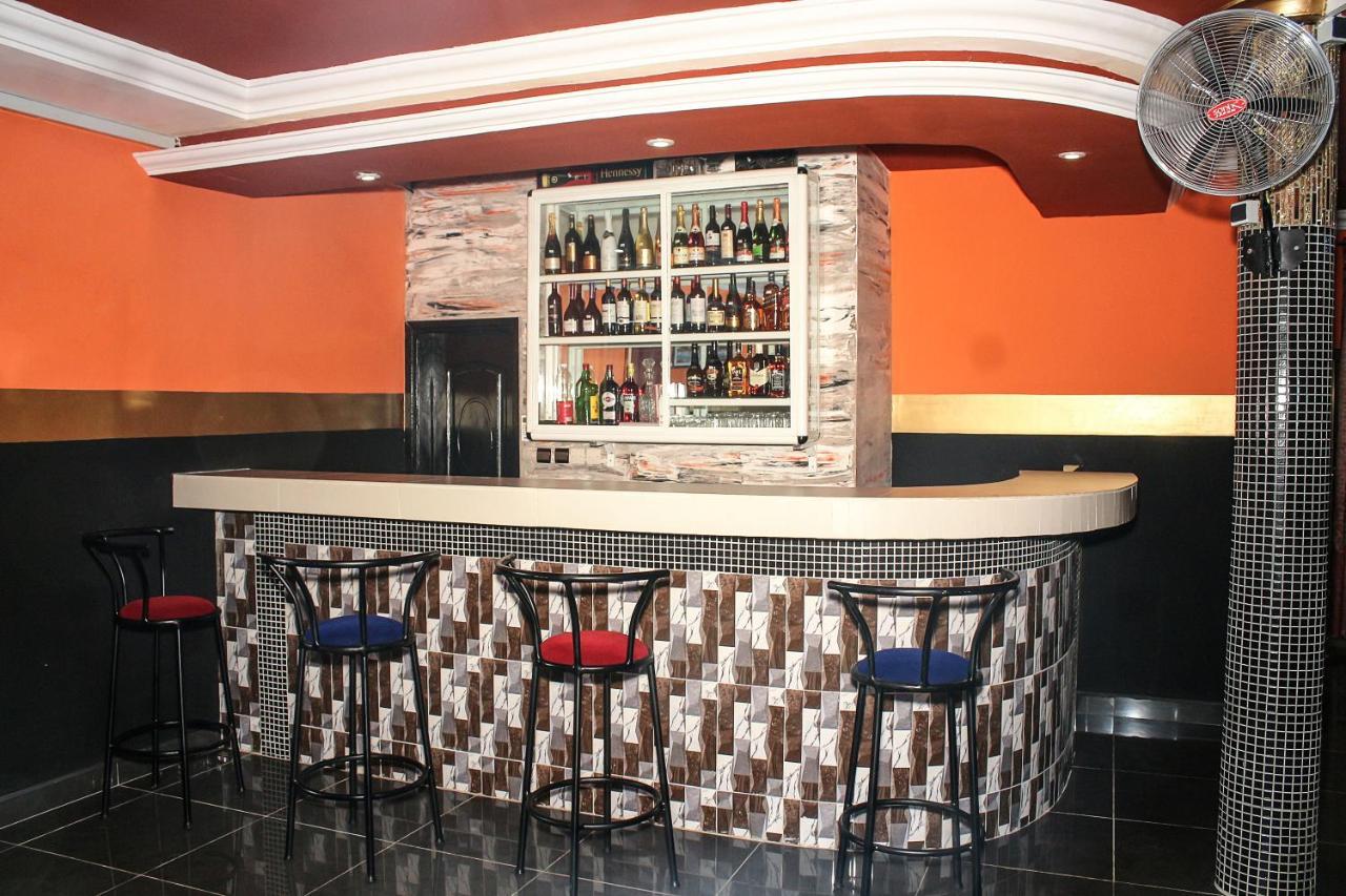 Royal Blue Guest House & Bar Ломе Экстерьер фото