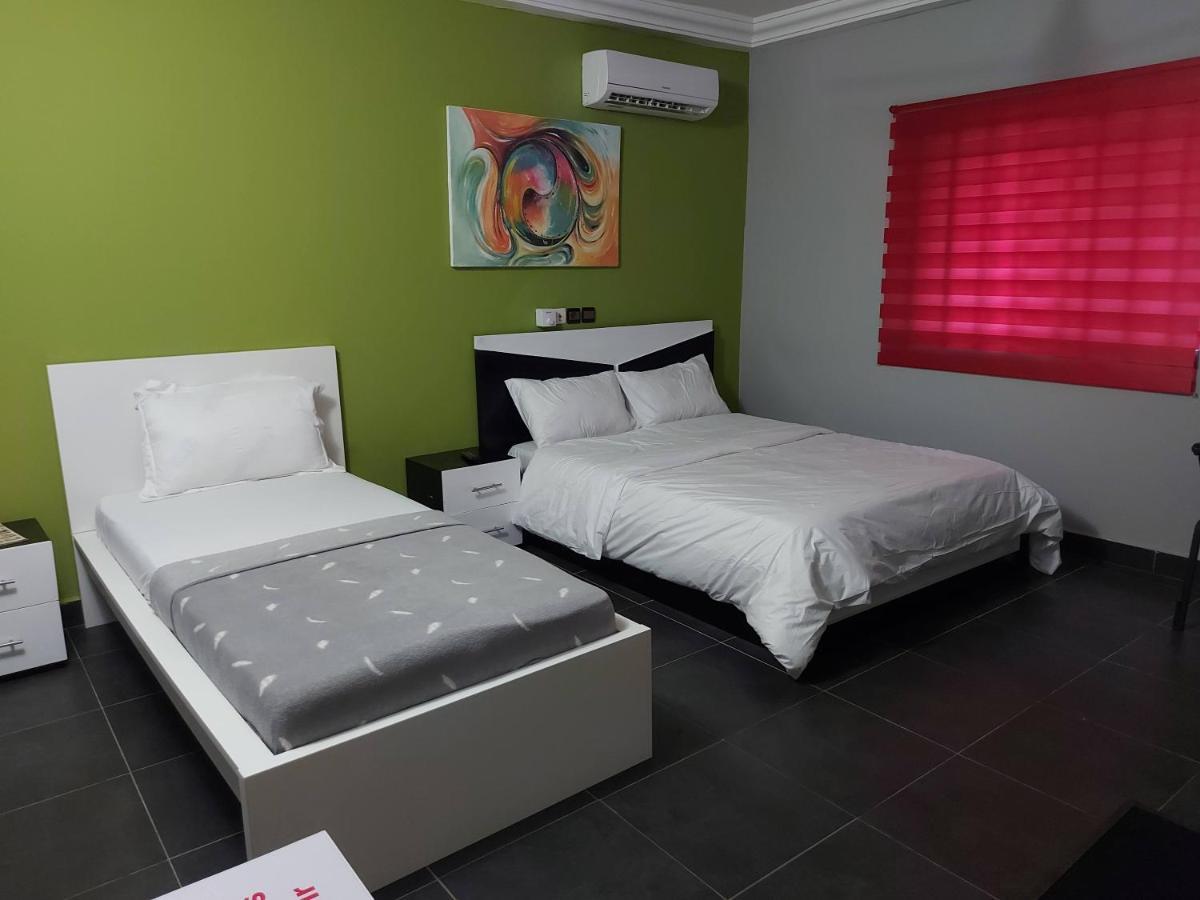 Royal Blue Guest House & Bar Ломе Экстерьер фото